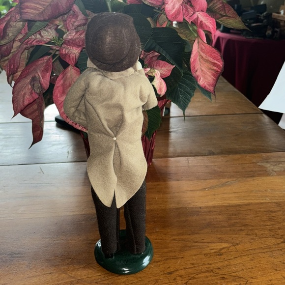 1997 Byers Choice Ltd. marked The Carolers 12” male figure in Victorian attire - Picture 4 of 8
